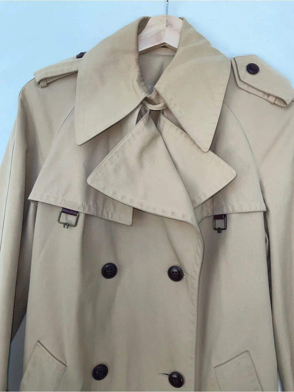 Etienne Aigner Beige Trench Coat - Picture 5 of 13